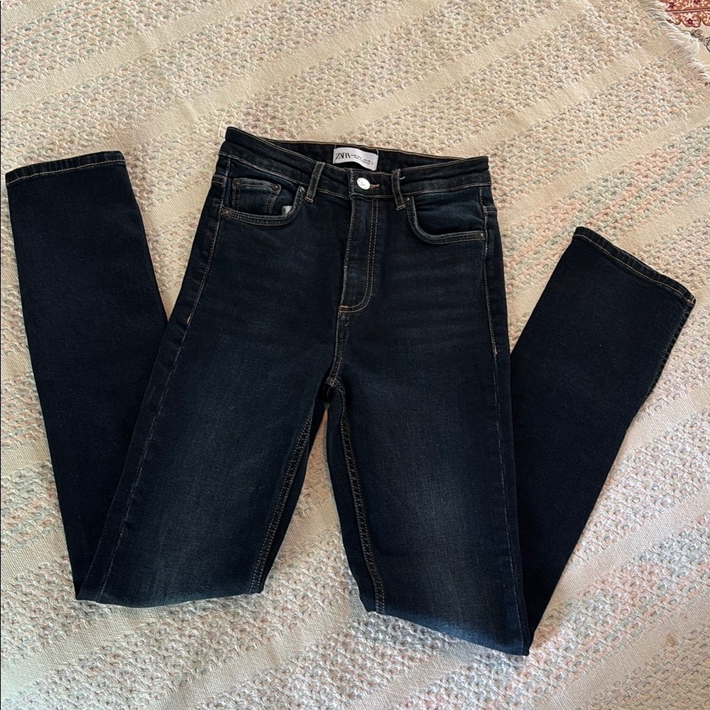 Zara The Skinny jeans w/ split hem * high rise * sz 4 * dk blue
